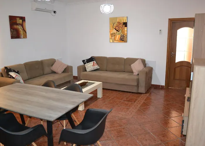 City & Harbour At The Door 2 Bedrooms Partial Seaview