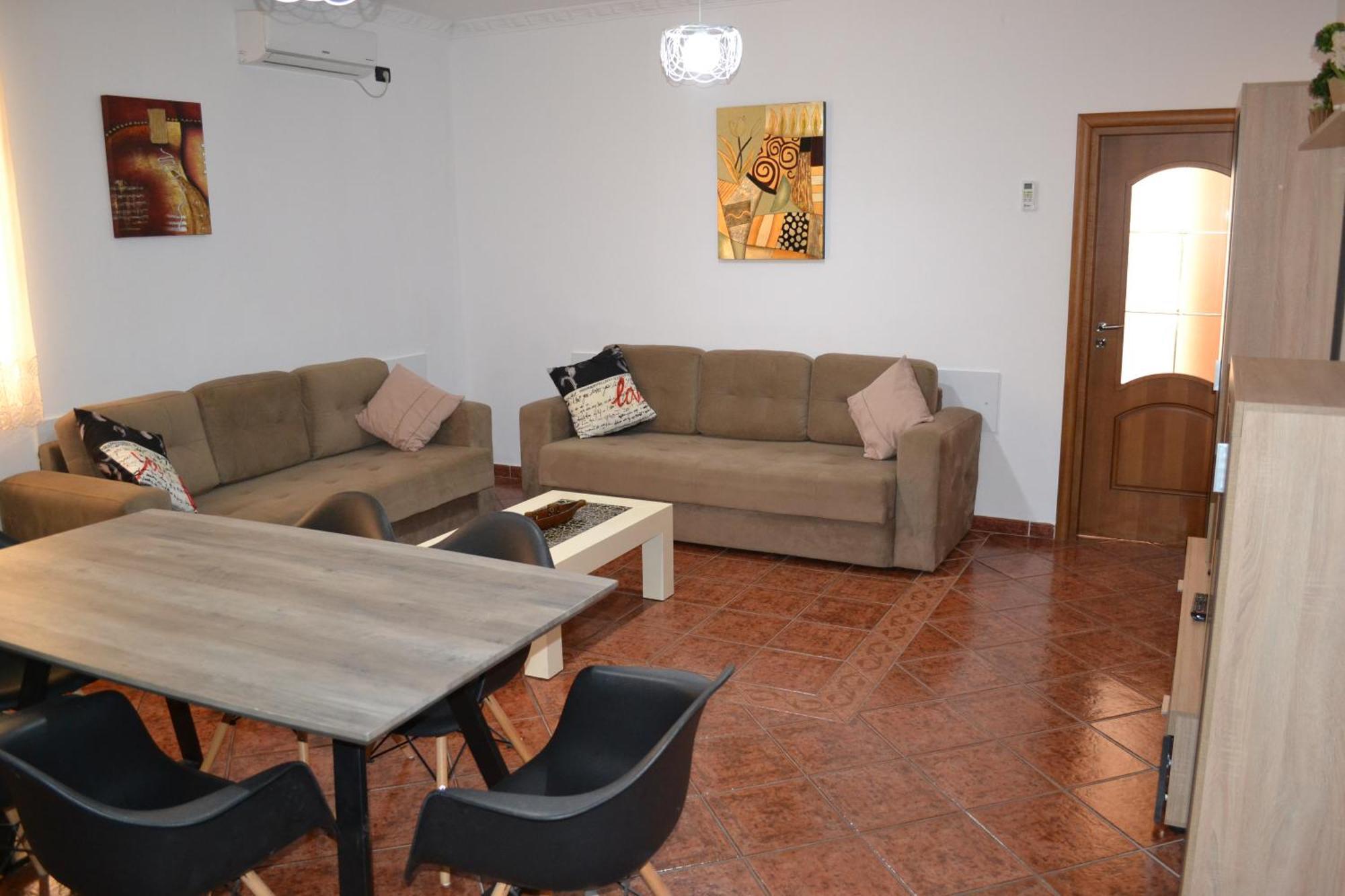 Apartament & Harbour At The Door 2 Bedrooms Partial Seaview