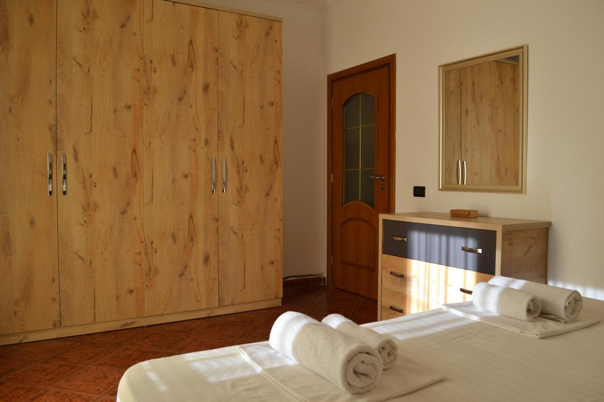 Apartament & Harbour At The Door 2 Bedrooms Partial Seaview Wlora