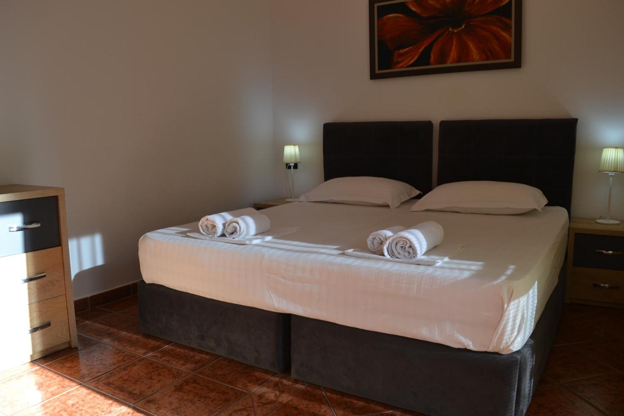 Apartament & Harbour At The Door 2 Bedrooms Partial Seaview Wlora